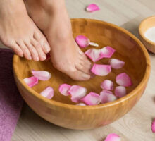 What are the steps of a homemade pedicure